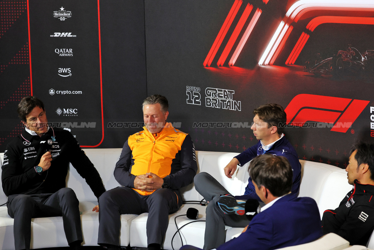 GP GRAN BRETAGNA, (L to R): Toto Wolff (GER) Mercedes AMG F1 Shareholder e Executive Director; Zak Brown (USA) McLaren Executive Director; James Vowles (GBR) Williams Racing Team Principal; e Ayao Komatsu (JPN) Haas F1 Team Principal, in the FIA Press Conference.

05.07.2024. Formula 1 World Championship, Rd 12, British Grand Prix, Silverstone, England, Practice Day.

- www.xpbimages.com, EMail: requests@xpbimages.com © Copyright: Bearne / XPB Images