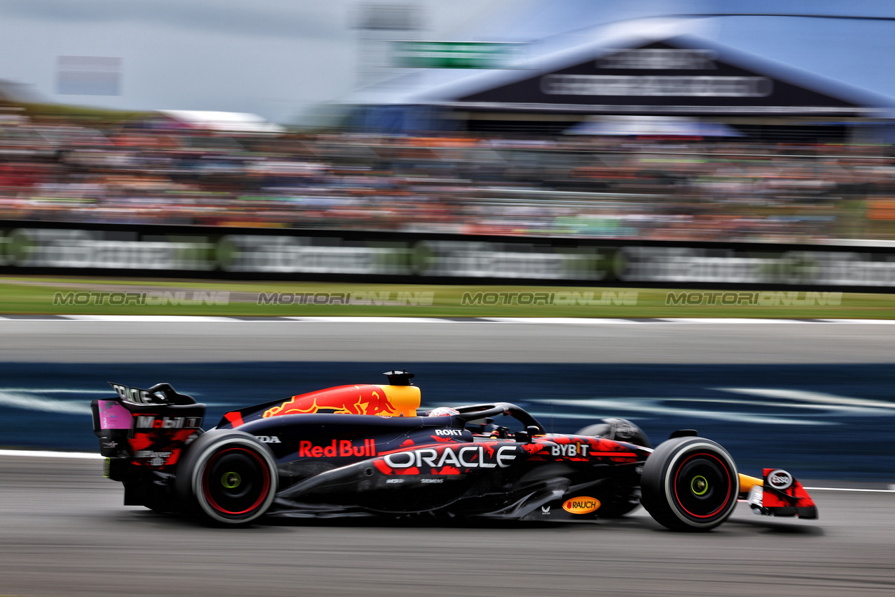 GP GRAN BRETAGNA, Max Verstappen (NLD) Red Bull Racing RB20.

05.07.2024. Formula 1 World Championship, Rd 12, British Grand Prix, Silverstone, England, Practice Day.

 - www.xpbimages.com, EMail: requests@xpbimages.com © Copyright: Coates / XPB Images