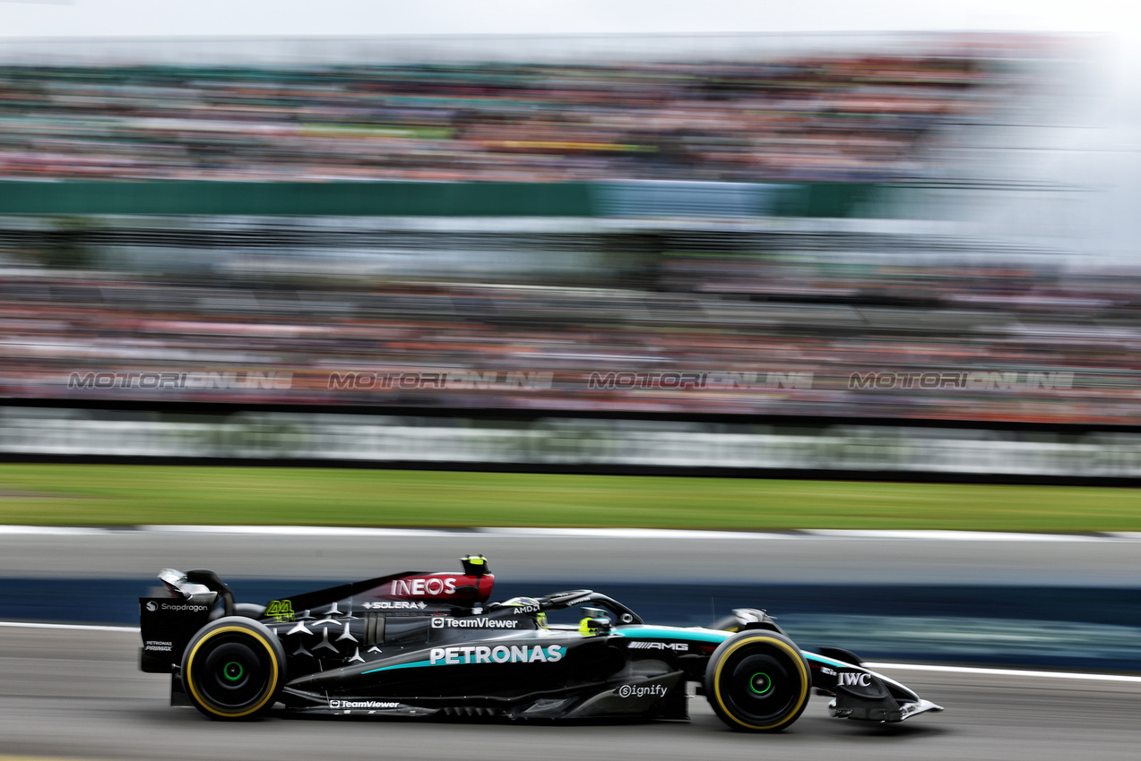 GP GRAN BRETAGNA, Lewis Hamilton (GBR) Mercedes AMG F1 W15.

05.07.2024. Formula 1 World Championship, Rd 12, British Grand Prix, Silverstone, England, Practice Day.

 - www.xpbimages.com, EMail: requests@xpbimages.com © Copyright: Coates / XPB Images