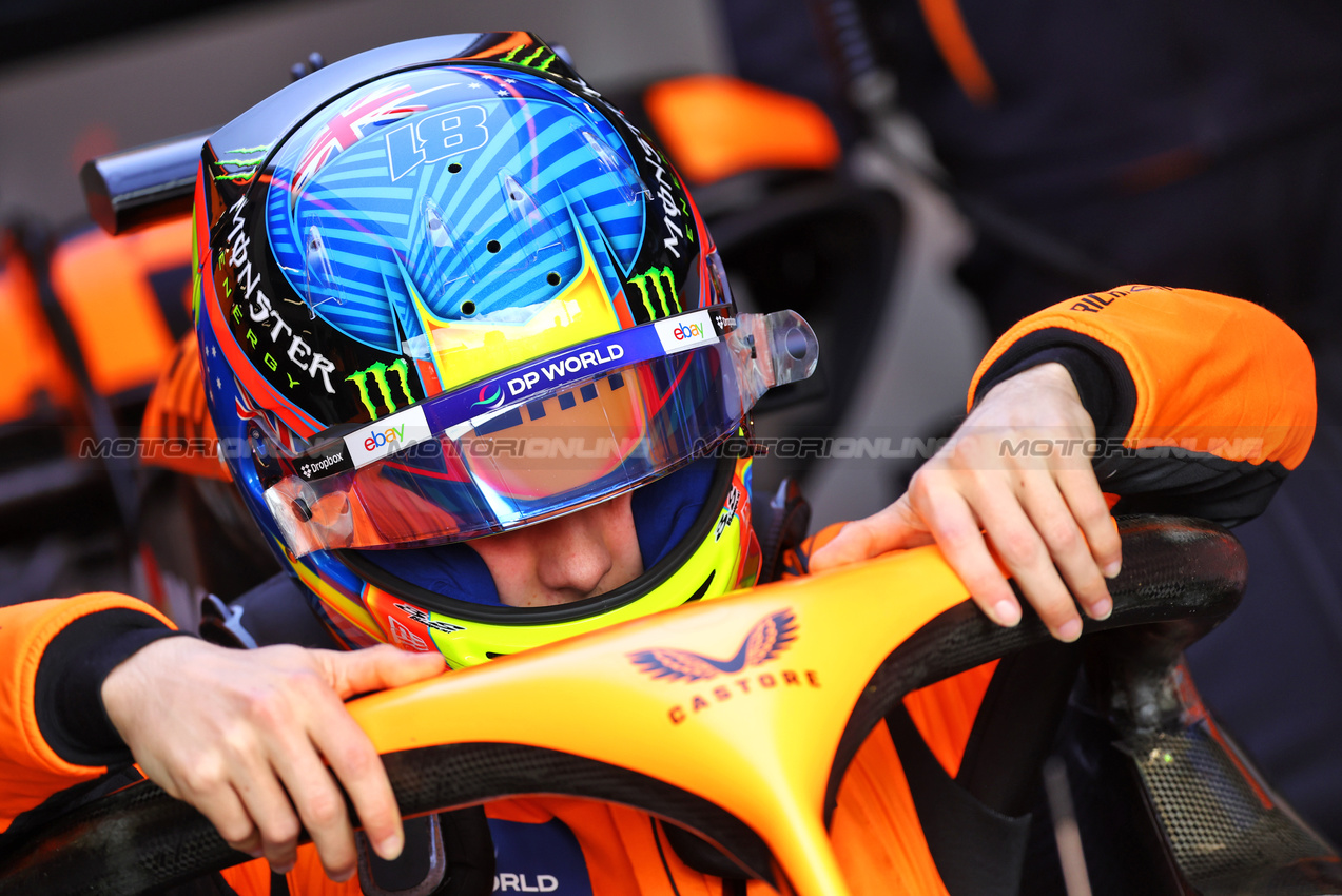 GP GRAN BRETAGNA, Oscar Piastri (AUS) McLaren MCL38.

05.07.2024. Formula 1 World Championship, Rd 12, British Grand Prix, Silverstone, England, Practice Day.

- www.xpbimages.com, EMail: requests@xpbimages.com © Copyright: Batchelor / XPB Images