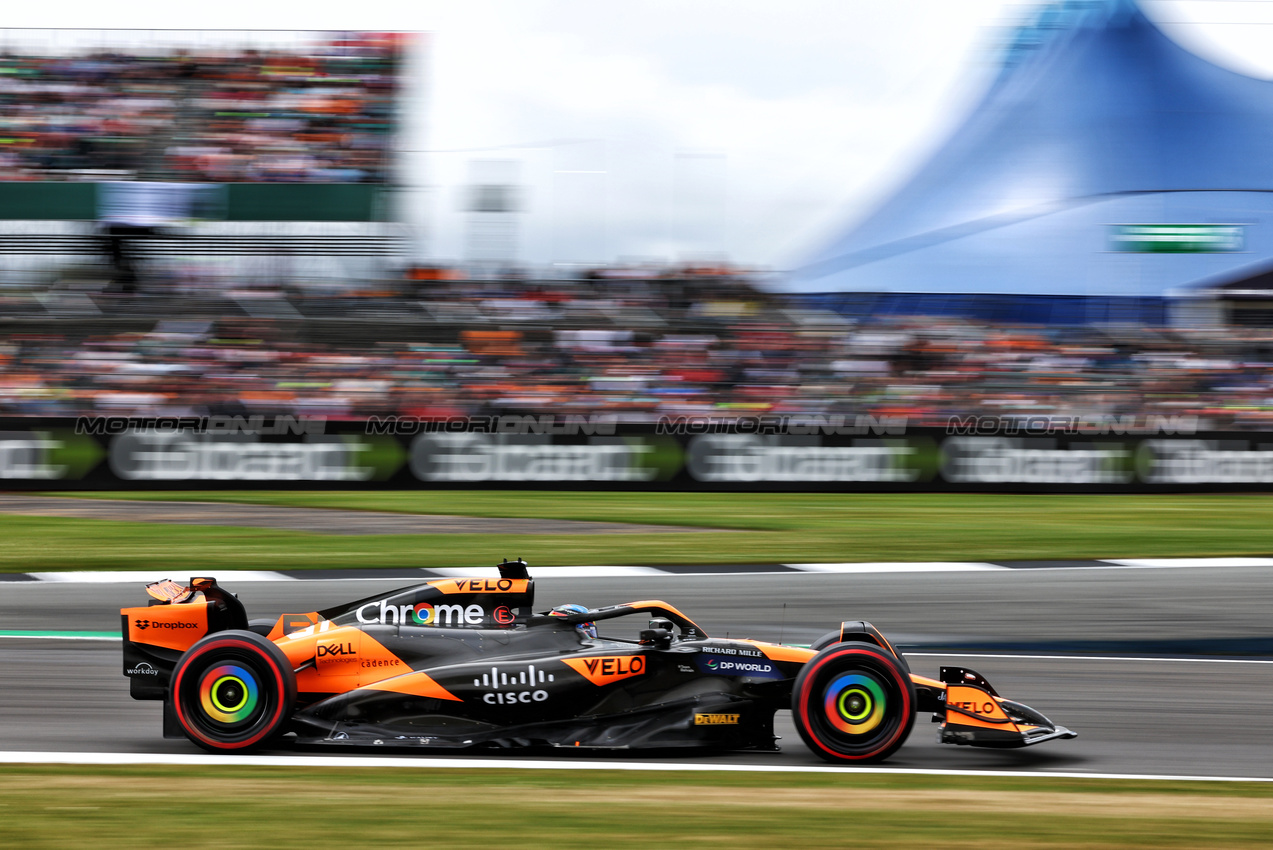 GP GRAN BRETAGNA, Oscar Piastri (AUS) McLaren MCL38.

05.07.2024. Formula 1 World Championship, Rd 12, British Grand Prix, Silverstone, England, Practice Day.

- www.xpbimages.com, EMail: requests@xpbimages.com © Copyright: Charniaux / XPB Images