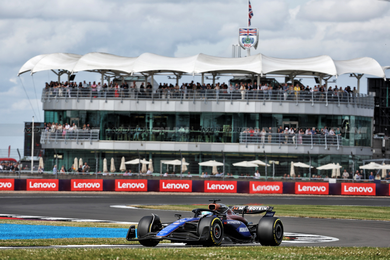 GP GRAN BRETAGNA, Alexander Albon (THA) Williams Racing FW46.

05.07.2024. Formula 1 World Championship, Rd 12, British Grand Prix, Silverstone, England, Practice Day.

- www.xpbimages.com, EMail: requests@xpbimages.com © Copyright: Bearne / XPB Images