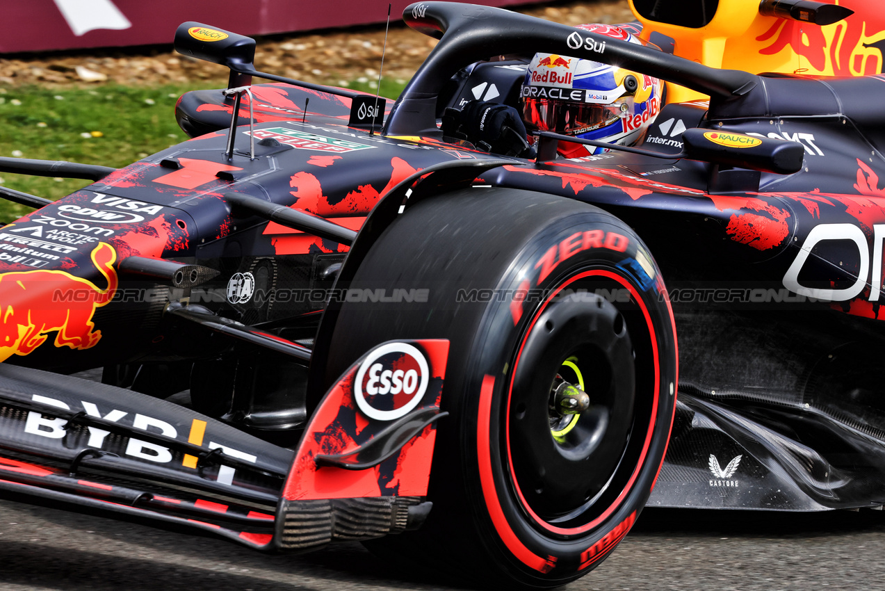 GP GRAN BRETAGNA, Max Verstappen (NLD) Red Bull Racing RB20.

05.07.2024. Formula 1 World Championship, Rd 12, British Grand Prix, Silverstone, England, Practice Day.

- www.xpbimages.com, EMail: requests@xpbimages.com © Copyright: Batchelor / XPB Images