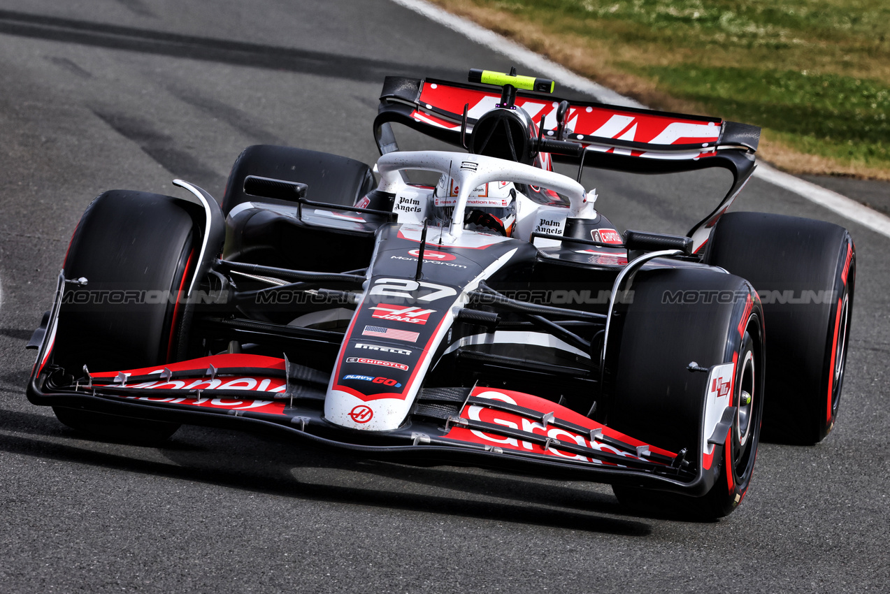 GP GRAN BRETAGNA, Nico Hulkenberg (GER) Haas VF-24.

05.07.2024. Formula 1 World Championship, Rd 12, British Grand Prix, Silverstone, England, Practice Day.

- www.xpbimages.com, EMail: requests@xpbimages.com © Copyright: Batchelor / XPB Images