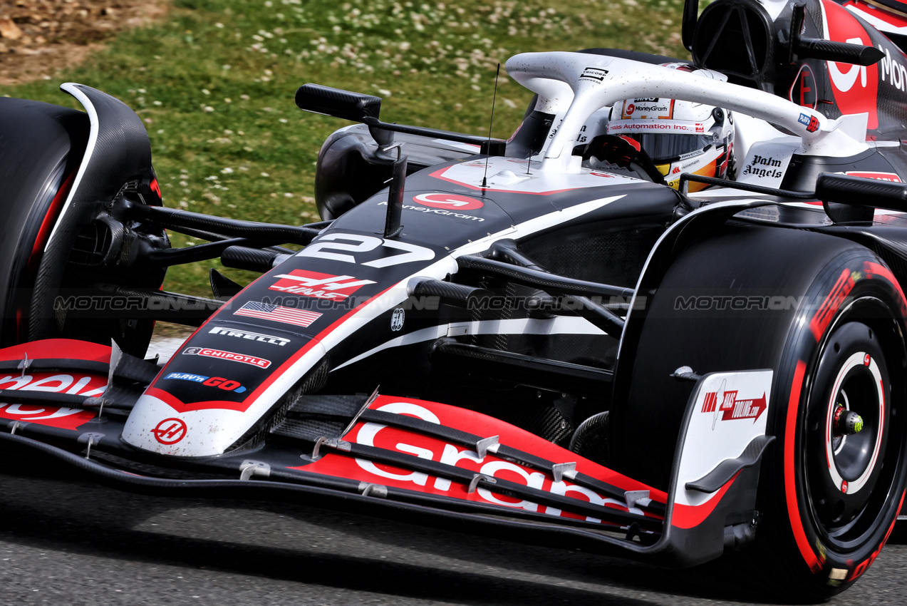GP GRAN BRETAGNA, Nico Hulkenberg (GER) Haas VF-24.

05.07.2024. Formula 1 World Championship, Rd 12, British Grand Prix, Silverstone, England, Practice Day.

- www.xpbimages.com, EMail: requests@xpbimages.com © Copyright: Batchelor / XPB Images