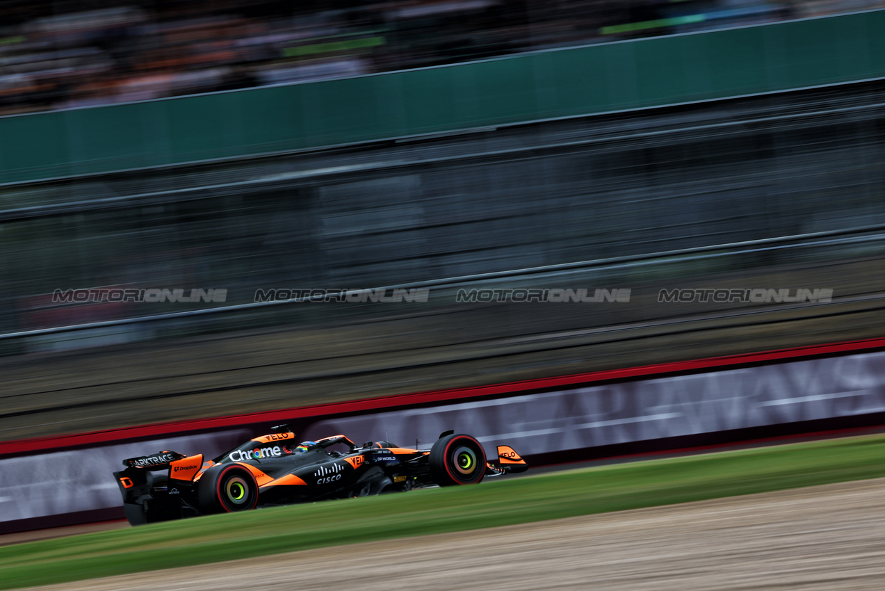 GP GRAN BRETAGNA, Oscar Piastri (AUS) McLaren MCL38.

05.07.2024. Formula 1 World Championship, Rd 12, British Grand Prix, Silverstone, England, Practice Day.

- www.xpbimages.com, EMail: requests@xpbimages.com © Copyright: Charniaux / XPB Images