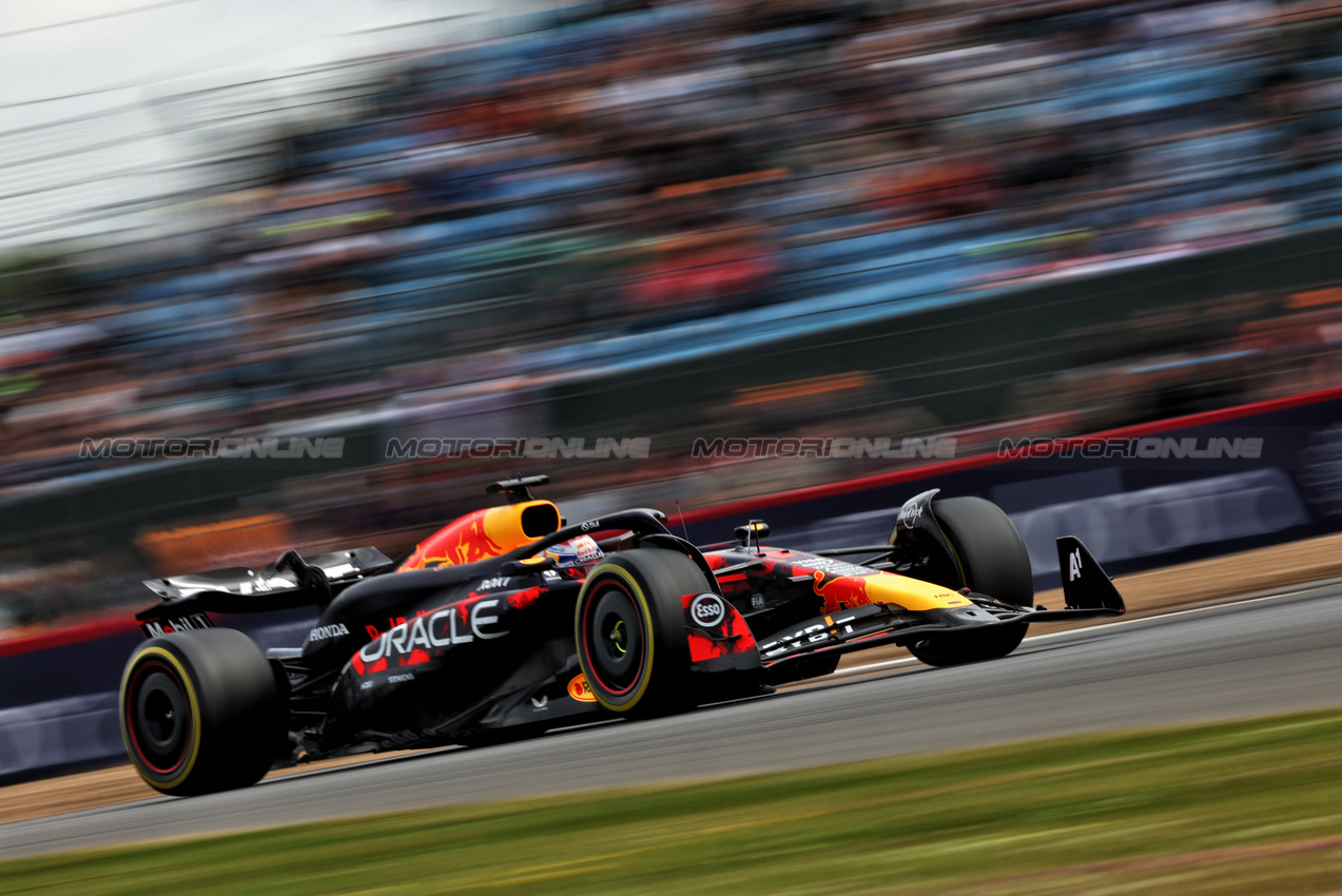 GP GRAN BRETAGNA, Max Verstappen (NLD) Red Bull Racing RB20.

05.07.2024. Formula 1 World Championship, Rd 12, British Grand Prix, Silverstone, England, Practice Day.

- www.xpbimages.com, EMail: requests@xpbimages.com © Copyright: Charniaux / XPB Images