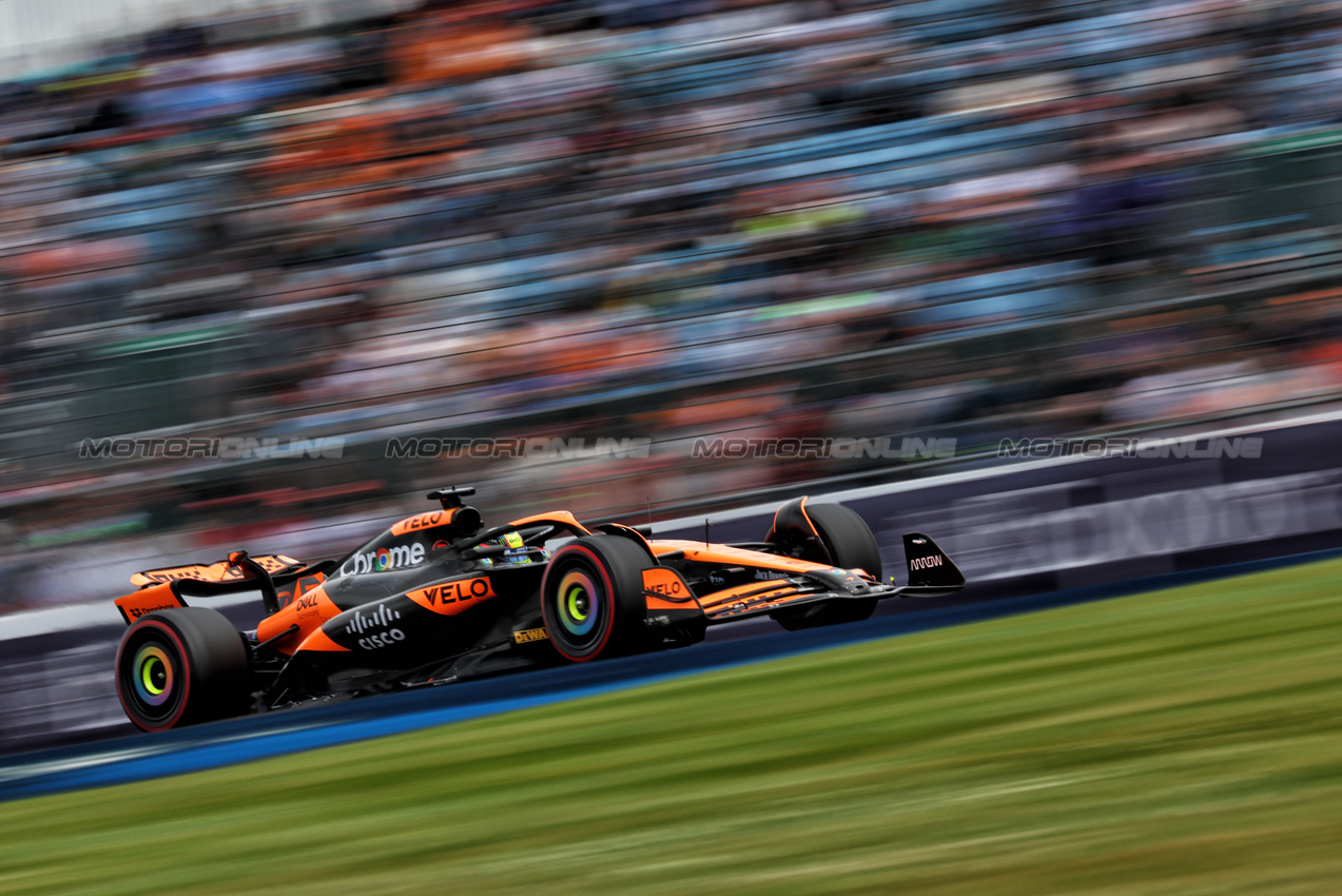 GP GRAN BRETAGNA, Oscar Piastri (AUS) McLaren MCL38.

05.07.2024. Formula 1 World Championship, Rd 12, British Grand Prix, Silverstone, England, Practice Day.

- www.xpbimages.com, EMail: requests@xpbimages.com © Copyright: Charniaux / XPB Images