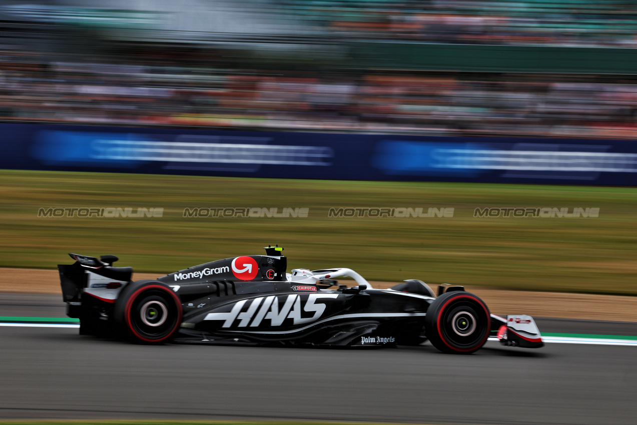 GP GRAN BRETAGNA, Nico Hulkenberg (GER) Haas VF-24.

05.07.2024. Formula 1 World Championship, Rd 12, British Grand Prix, Silverstone, England, Practice Day.

- www.xpbimages.com, EMail: requests@xpbimages.com © Copyright: Charniaux / XPB Images