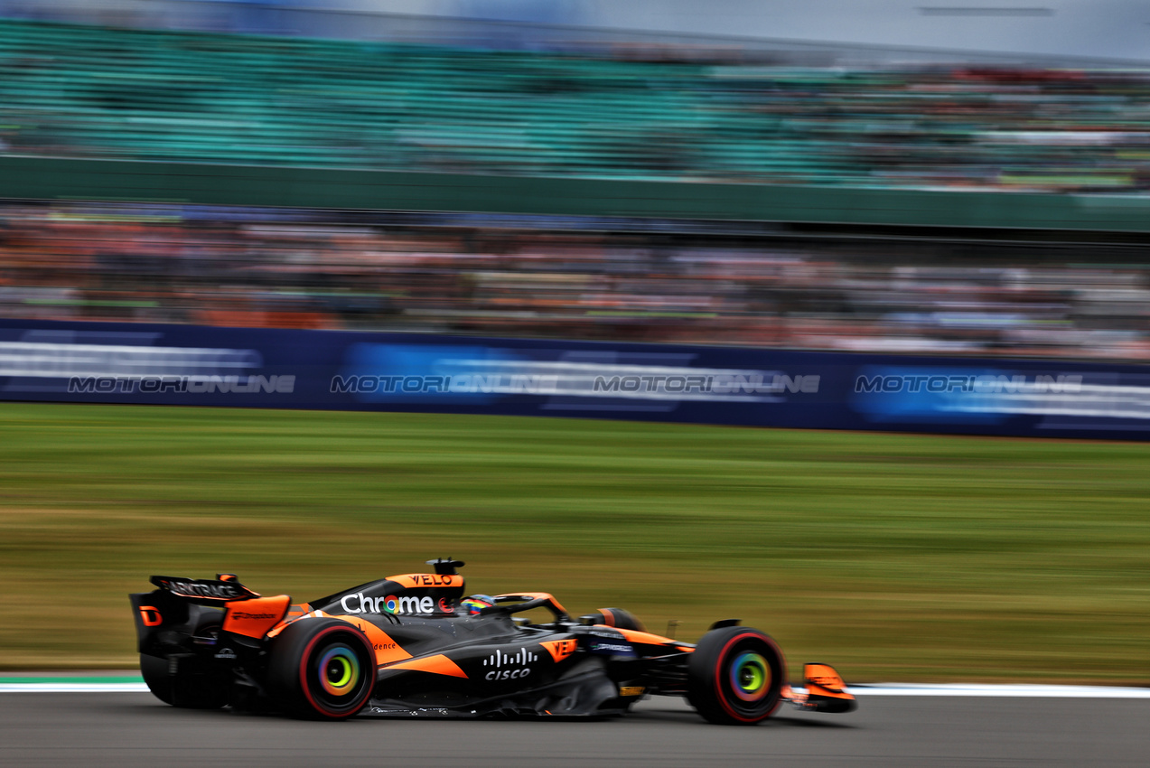 GP GRAN BRETAGNA, Oscar Piastri (AUS) McLaren MCL38.

05.07.2024. Formula 1 World Championship, Rd 12, British Grand Prix, Silverstone, England, Practice Day.

- www.xpbimages.com, EMail: requests@xpbimages.com © Copyright: Charniaux / XPB Images