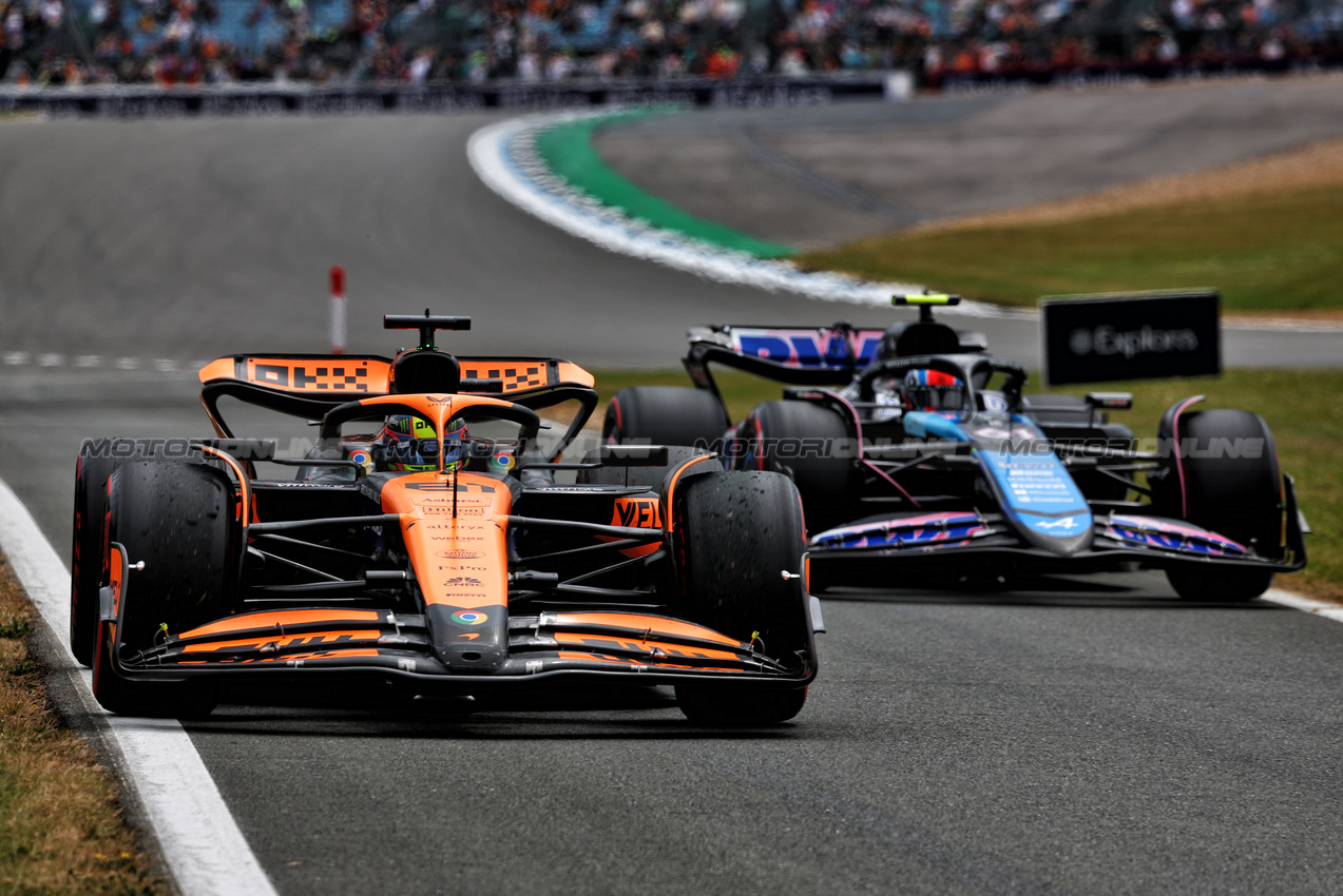 GP GRAN BRETAGNA, Oscar Piastri (AUS) McLaren MCL38 stops in the pit lane.

05.07.2024. Formula 1 World Championship, Rd 12, British Grand Prix, Silverstone, England, Practice Day.

- www.xpbimages.com, EMail: requests@xpbimages.com © Copyright: Charniaux / XPB Images