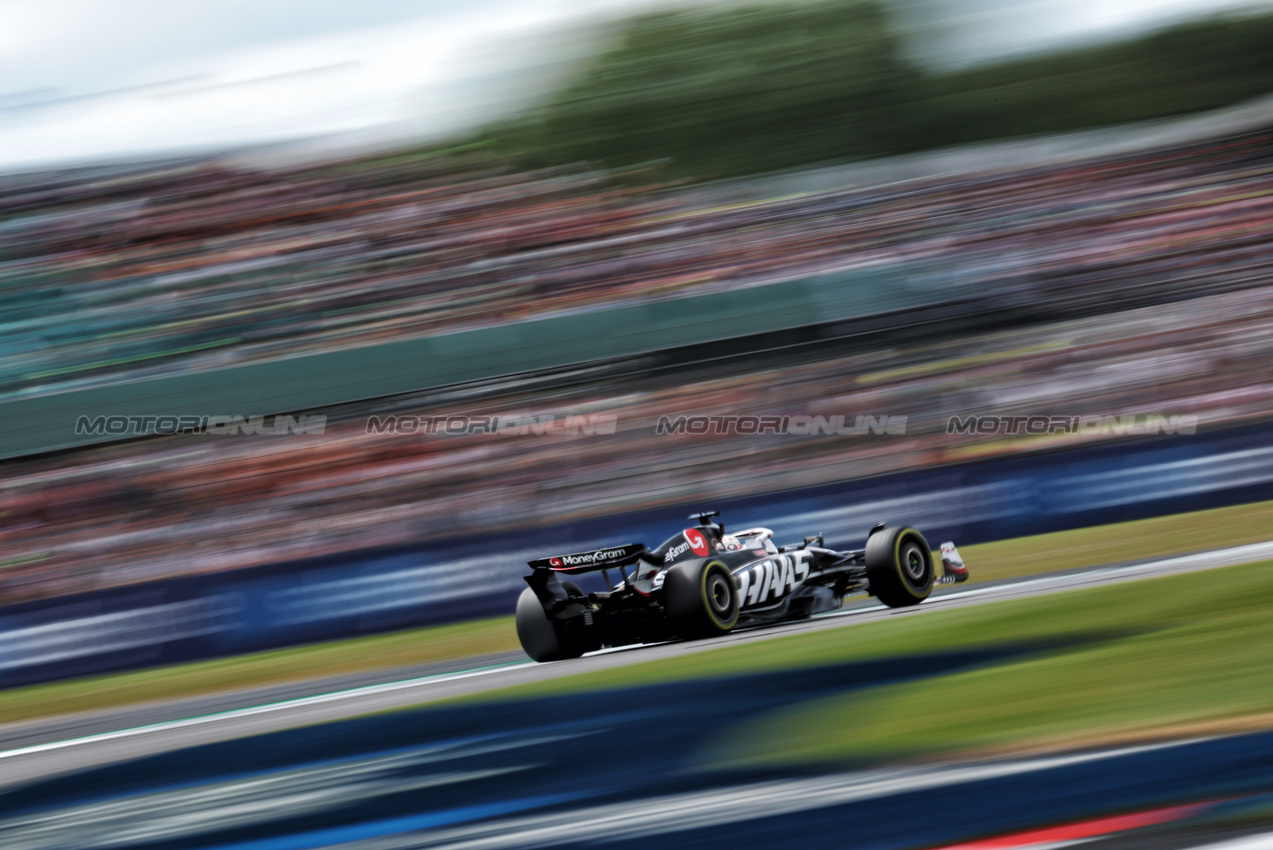 GP GRAN BRETAGNA, Kevin Magnussen (DEN) Haas VF-24.

05.07.2024. Formula 1 World Championship, Rd 12, British Grand Prix, Silverstone, England, Practice Day.

- www.xpbimages.com, EMail: requests@xpbimages.com © Copyright: Moy / XPB Images