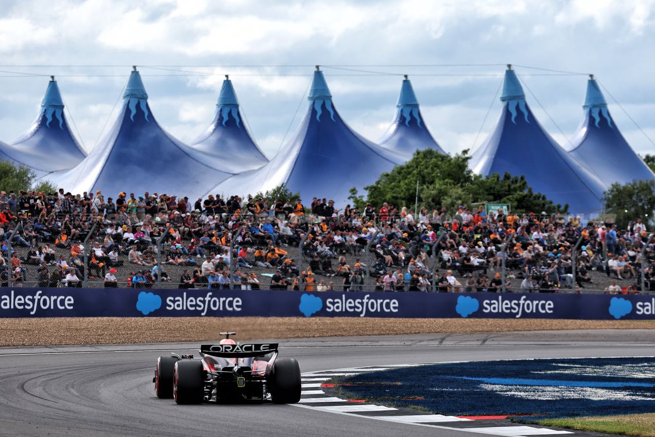 GP GRAN BRETAGNA, Max Verstappen (NLD) Red Bull Racing RB20.

05.07.2024. Formula 1 World Championship, Rd 12, British Grand Prix, Silverstone, England, Practice Day.

- www.xpbimages.com, EMail: requests@xpbimages.com © Copyright: Moy / XPB Images