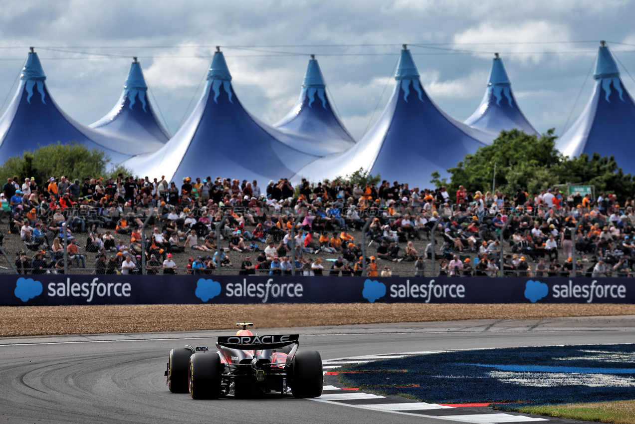 GP GRAN BRETAGNA, Sergio Perez (MEX) Red Bull Racing RB20.

05.07.2024. Formula 1 World Championship, Rd 12, British Grand Prix, Silverstone, England, Practice Day.

- www.xpbimages.com, EMail: requests@xpbimages.com © Copyright: Moy / XPB Images