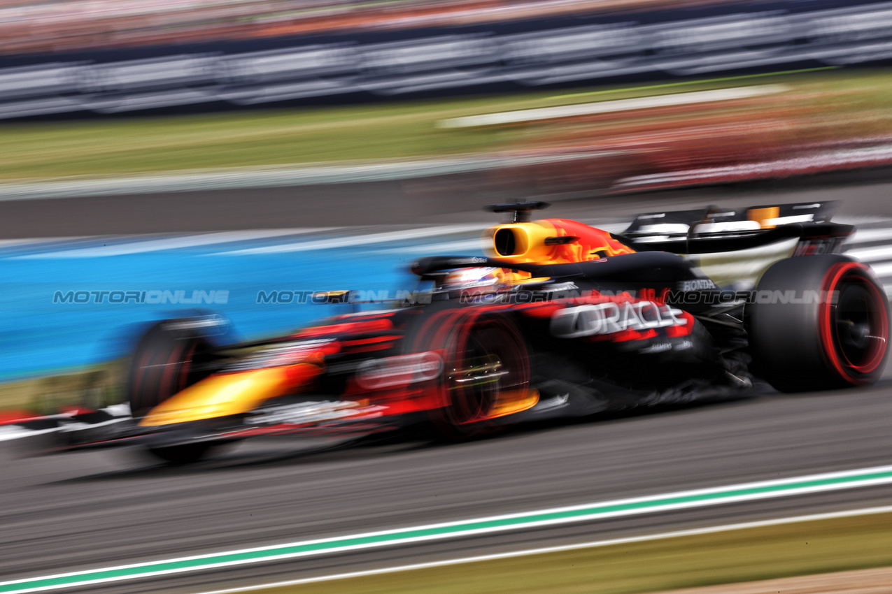 GP GRAN BRETAGNA, Max Verstappen (NLD) Red Bull Racing RB20.

05.07.2024. Formula 1 World Championship, Rd 12, British Grand Prix, Silverstone, England, Practice Day.

- www.xpbimages.com, EMail: requests@xpbimages.com © Copyright: Bearne / XPB Images