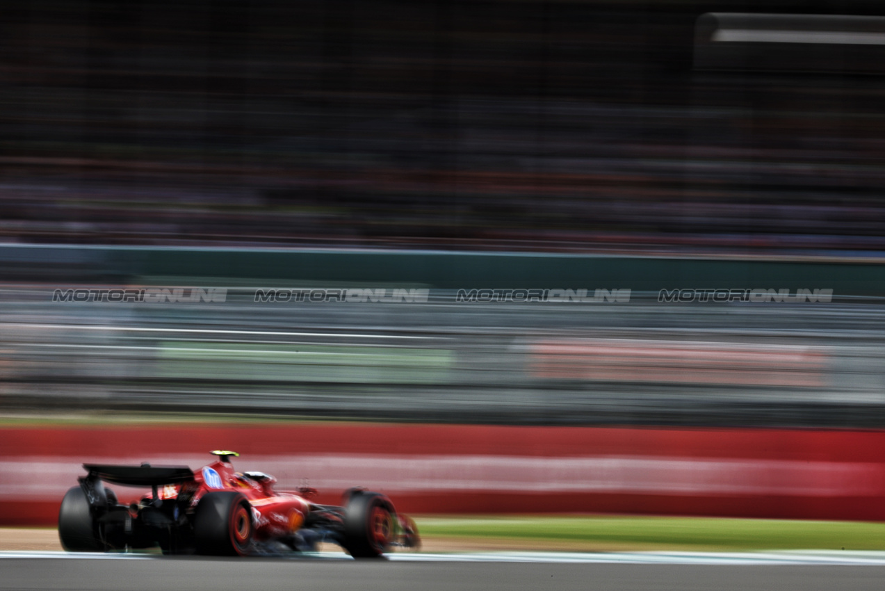 GP GRAN BRETAGNA, Carlos Sainz Jr (ESP) Ferrari SF-24.

05.07.2024. Formula 1 World Championship, Rd 12, British Grand Prix, Silverstone, England, Practice Day.

- www.xpbimages.com, EMail: requests@xpbimages.com © Copyright: Bearne / XPB Images