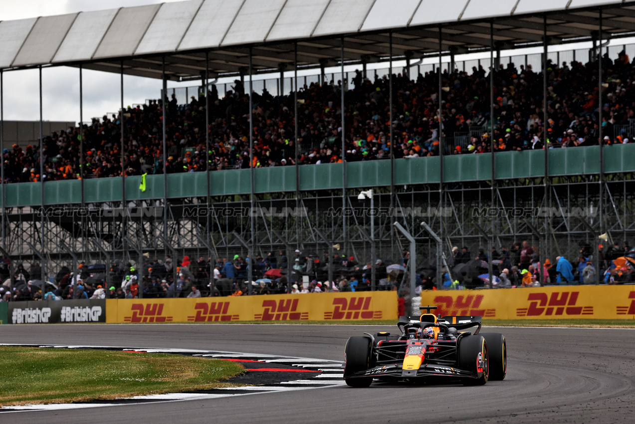 GP GRAN BRETAGNA, Max Verstappen (NLD) Red Bull Racing RB20.

05.07.2024. Formula 1 World Championship, Rd 12, British Grand Prix, Silverstone, England, Practice Day.

 - www.xpbimages.com, EMail: requests@xpbimages.com © Copyright: Coates / XPB Images