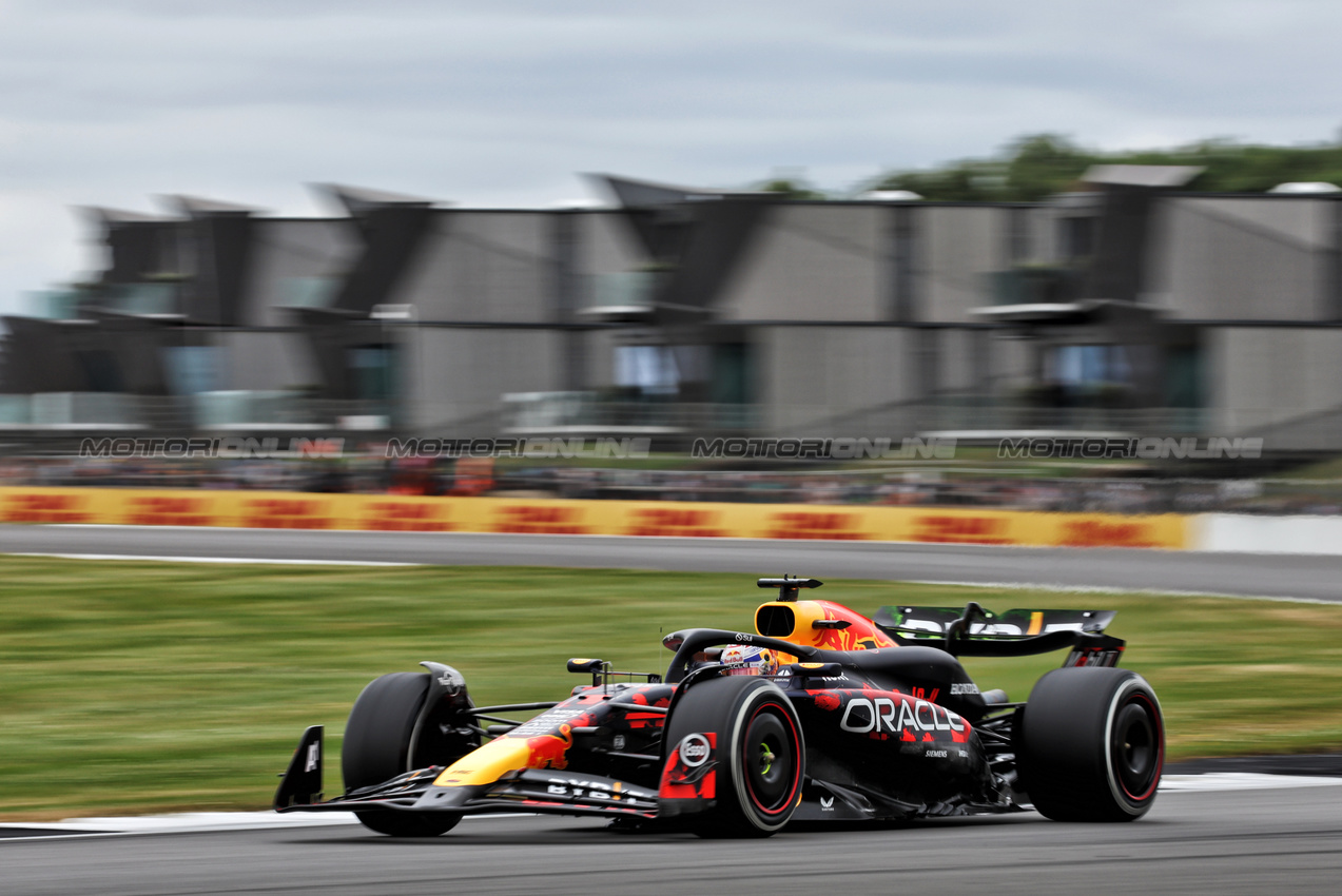 GP GRAN BRETAGNA, Max Verstappen (NLD) Red Bull Racing RB20.

05.07.2024. Formula 1 World Championship, Rd 12, British Grand Prix, Silverstone, England, Practice Day.

- www.xpbimages.com, EMail: requests@xpbimages.com © Copyright: Bearne / XPB Images