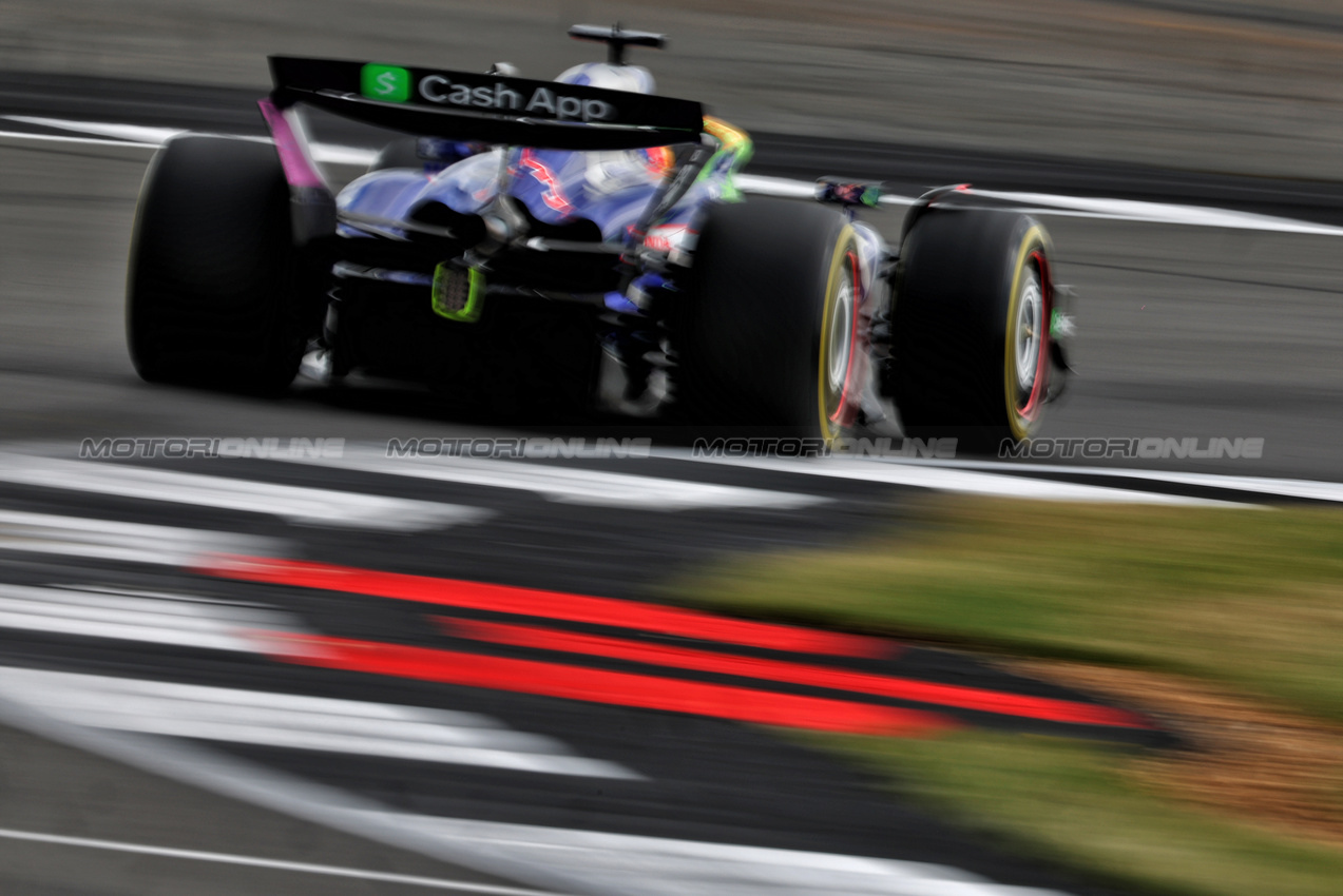 GP GRAN BRETAGNA, Daniel Ricciardo (AUS) RB VCARB 01.

05.07.2024. Formula 1 World Championship, Rd 12, British Grand Prix, Silverstone, England, Practice Day.

 - www.xpbimages.com, EMail: requests@xpbimages.com © Copyright: Coates / XPB Images