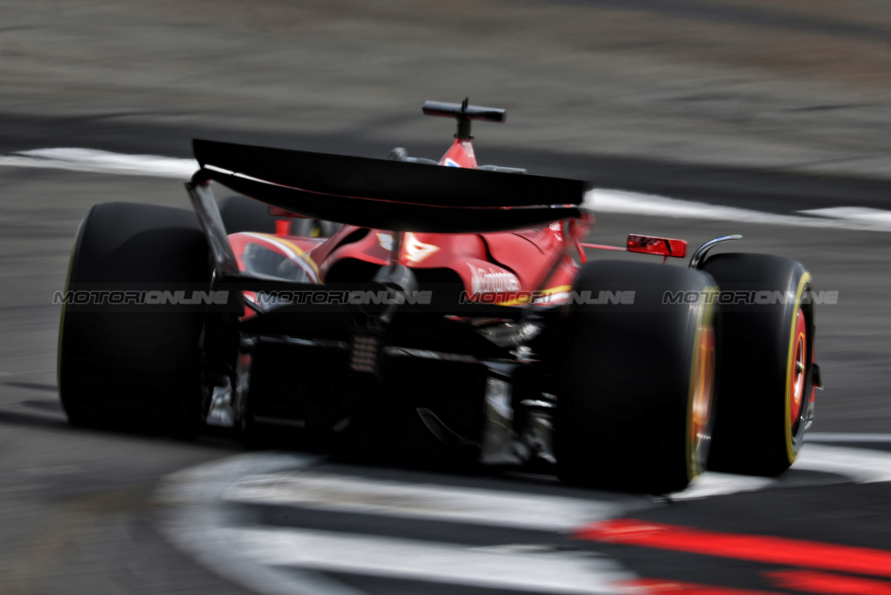 GP GRAN BRETAGNA, Charles Leclerc (MON) Ferrari SF-24.

05.07.2024. Formula 1 World Championship, Rd 12, British Grand Prix, Silverstone, England, Practice Day.

 - www.xpbimages.com, EMail: requests@xpbimages.com © Copyright: Coates / XPB Images