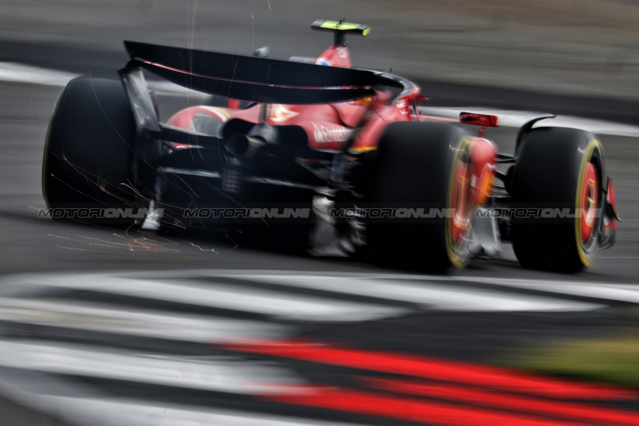 GP GRAN BRETAGNA, Carlos Sainz Jr (ESP) Ferrari SF-24.

05.07.2024. Formula 1 World Championship, Rd 12, British Grand Prix, Silverstone, England, Practice Day.

 - www.xpbimages.com, EMail: requests@xpbimages.com © Copyright: Coates / XPB Images