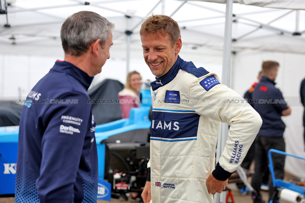 GP GRAN BRETAGNA, Jenson Button (GBR) Sky Sports F1 Presenter / Williams Racing Senior Advisor in his 2000 Williams FW22.

05.07.2024. Formula 1 World Championship, Rd 12, British Grand Prix, Silverstone, England, Practice Day.
