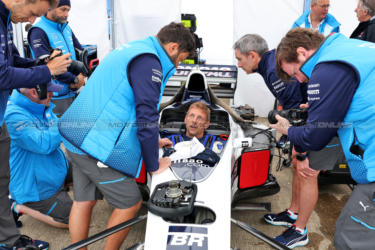 GP GRAN BRETAGNA, Jenson Button (GBR) Sky Sports F1 Presenter / Williams Racing Senior Advisor in his 2000 Williams FW22.

05.07.2024. Formula 1 World Championship, Rd 12, British Grand Prix, Silverstone, England, Practice Day.