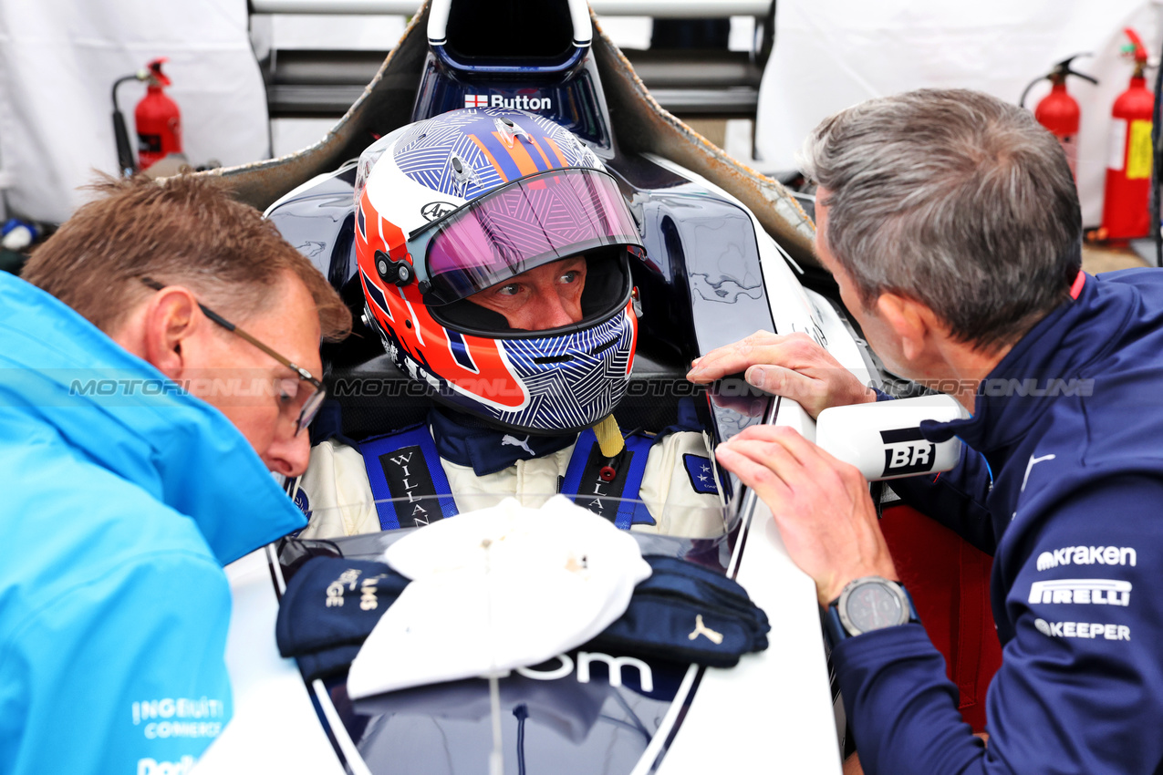 GP GRAN BRETAGNA, Jenson Button (GBR) Sky Sports F1 Presenter / Williams Racing Senior Advisor in his 2000 Williams FW22.

05.07.2024. Formula 1 World Championship, Rd 12, British Grand Prix, Silverstone, England, Practice Day.