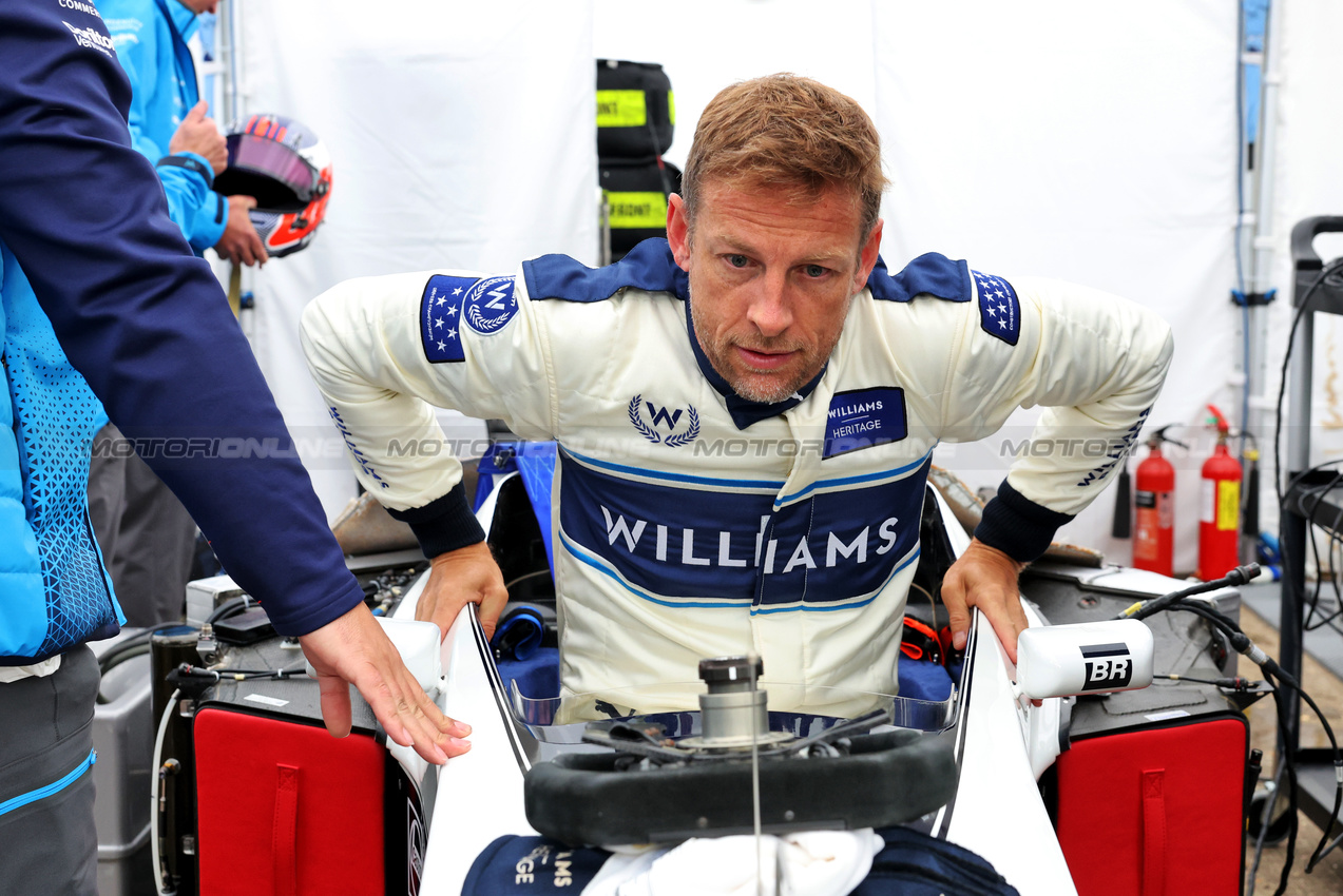 GP GRAN BRETAGNA, Jenson Button (GBR) Sky Sports F1 Presenter / Williams Racing Senior Advisor in his 2000 Williams FW22.

05.07.2024. Formula 1 World Championship, Rd 12, British Grand Prix, Silverstone, England, Practice Day.