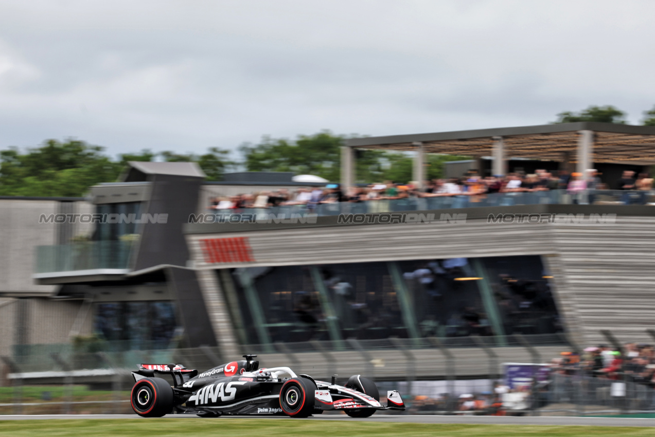 GP GRAN BRETAGNA, Oliver Bearman (GBR) Haas VF-24 Test Driver.

05.07.2024. Formula 1 World Championship, Rd 12, British Grand Prix, Silverstone, England, Practice Day.

- www.xpbimages.com, EMail: requests@xpbimages.com © Copyright: Bearne / XPB Images
