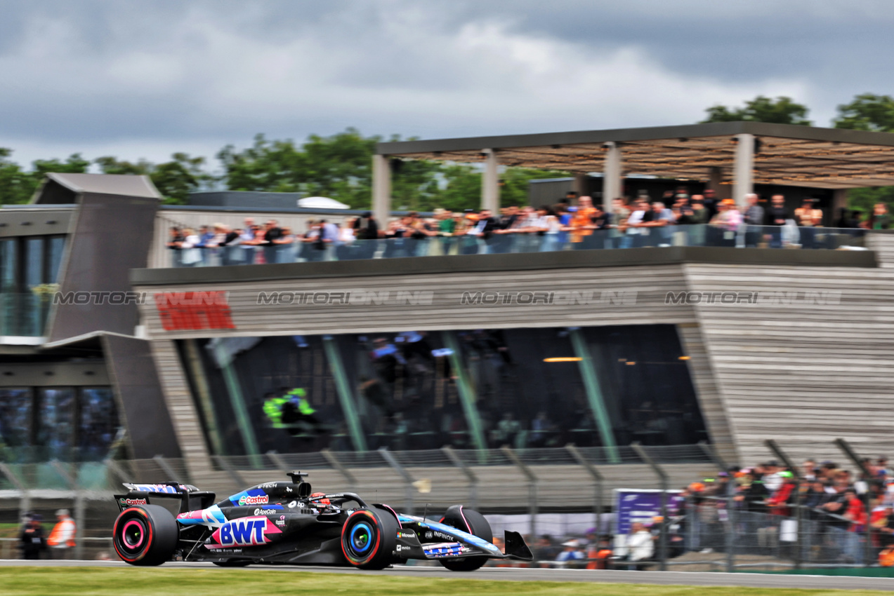 GP GRAN BRETAGNA, Esteban Ocon (FRA) Alpine F1 Team A524.

05.07.2024. Formula 1 World Championship, Rd 12, British Grand Prix, Silverstone, England, Practice Day.

- www.xpbimages.com, EMail: requests@xpbimages.com © Copyright: Bearne / XPB Images