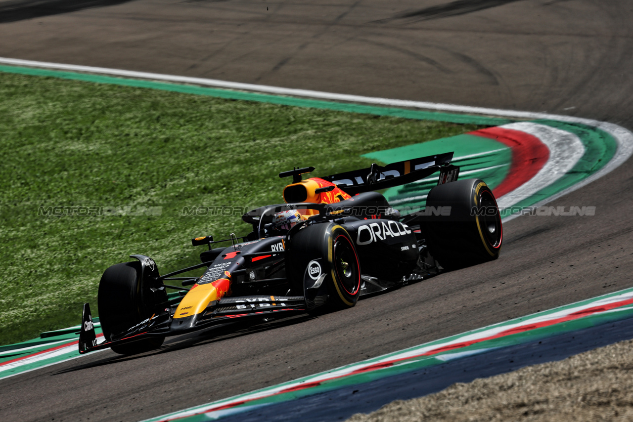 GP IMOLA, Max Verstappen (NLD) Red Bull Racing RB20.

19.05.2024. Formula 1 World Championship, Rd 7, Emilia Romagna Grand Prix, Imola, Italy, Gara Day.

 - www.xpbimages.com, EMail: requests@xpbimages.com © Copyright: Staley / XPB Images