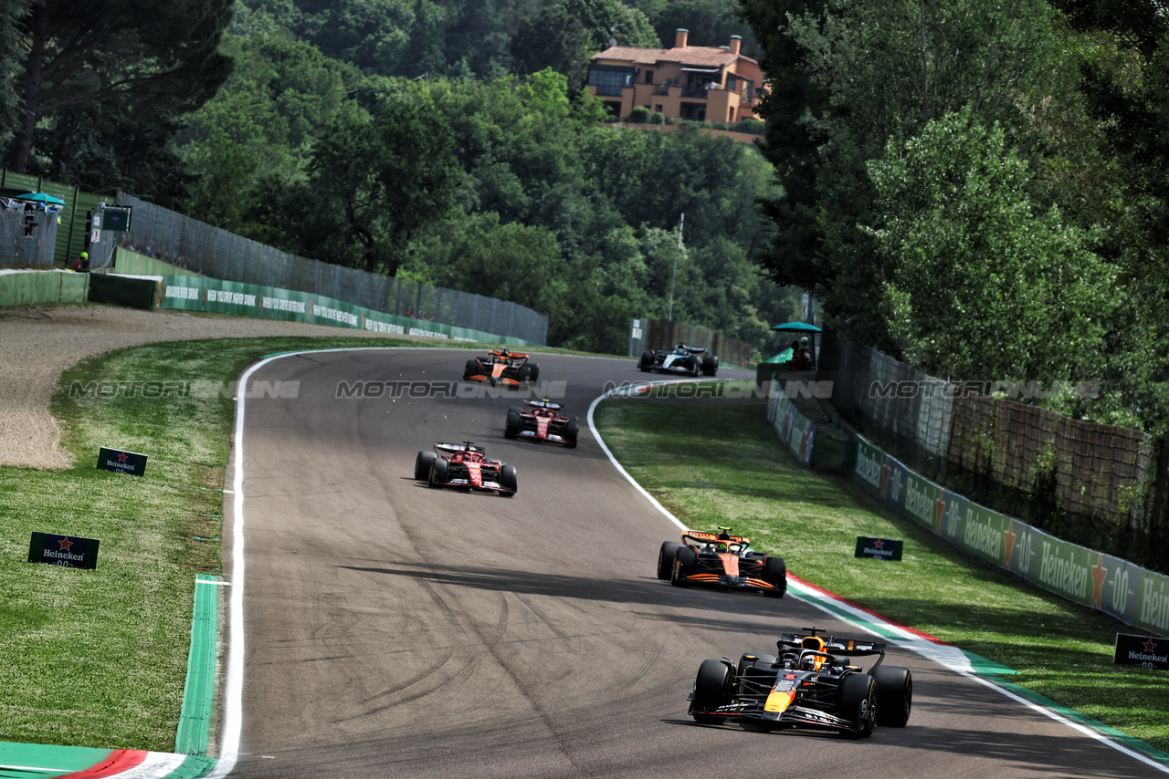 GP IMOLA, Max Verstappen (NLD) Red Bull Racing RB20 davanti a at the partenza of the race.

19.05.2024. Formula 1 World Championship, Rd 7, Emilia Romagna Grand Prix, Imola, Italy, Gara Day.

 - www.xpbimages.com, EMail: requests@xpbimages.com © Copyright: Staley / XPB Images