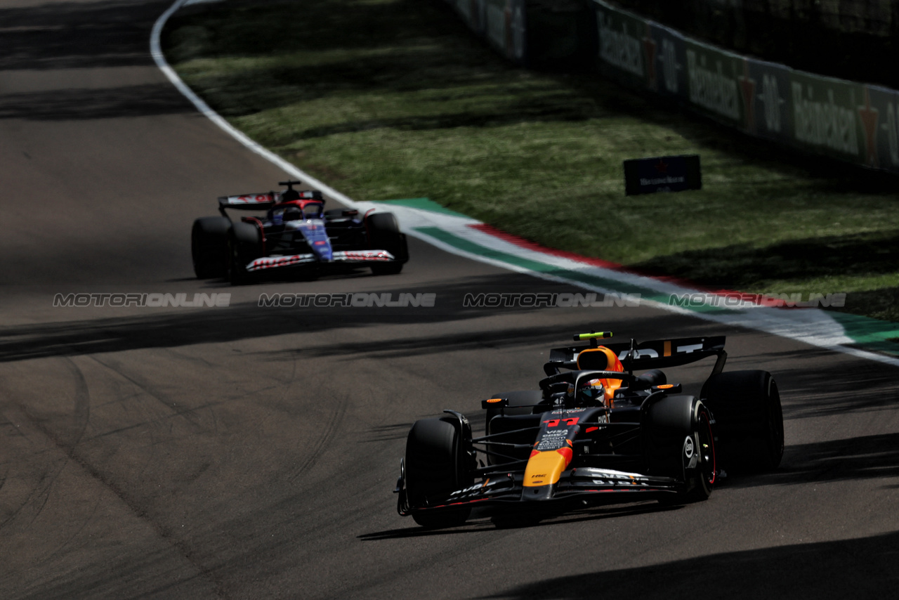 GP IMOLA, Sergio Perez (MEX) Red Bull Racing RB20.

19.05.2024. Formula 1 World Championship, Rd 7, Emilia Romagna Grand Prix, Imola, Italy, Gara Day.

 - www.xpbimages.com, EMail: requests@xpbimages.com © Copyright: Staley / XPB Images