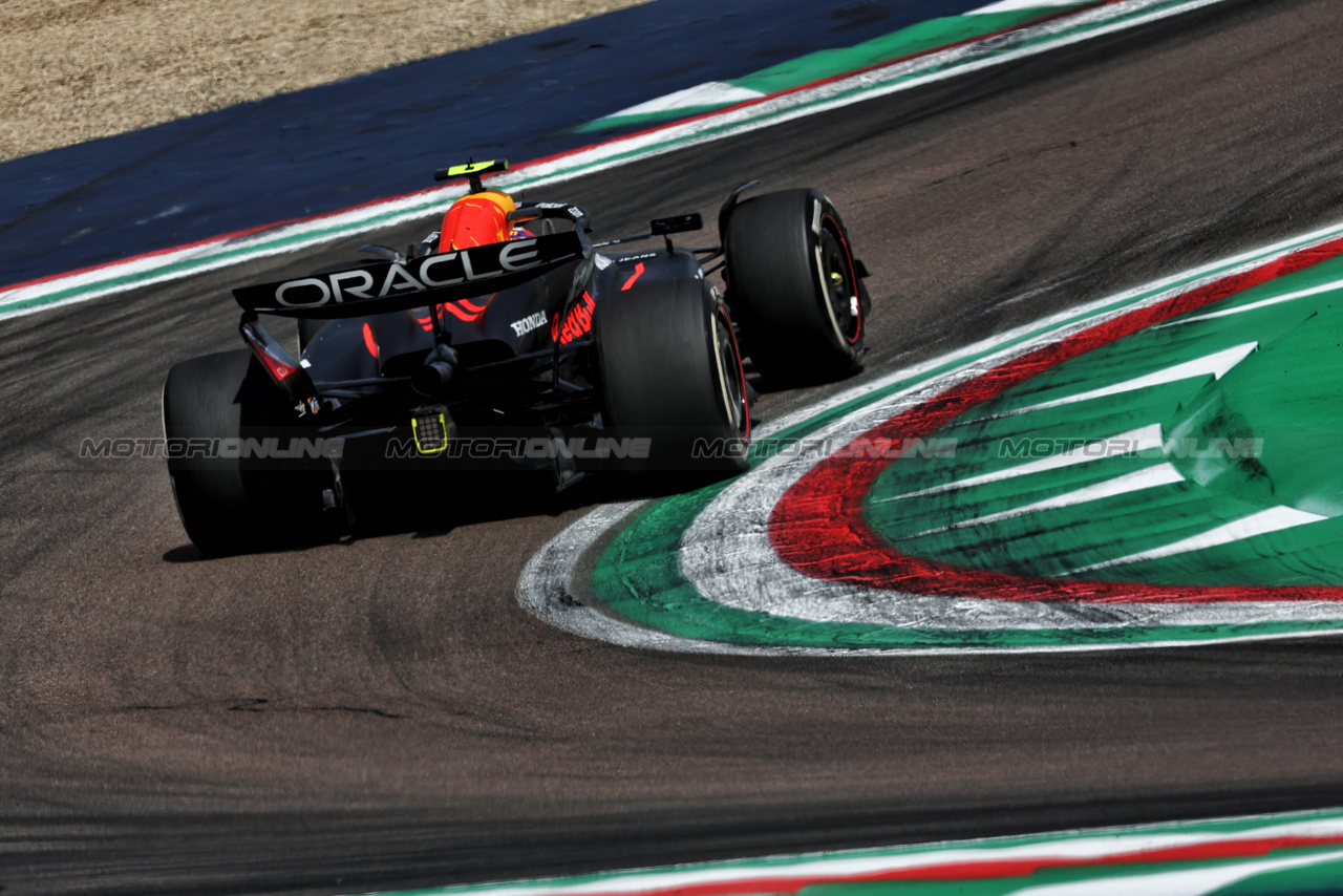 GP IMOLA, Sergio Perez (MEX) Red Bull Racing RB20.

19.05.2024. Formula 1 World Championship, Rd 7, Emilia Romagna Grand Prix, Imola, Italy, Gara Day.

 - www.xpbimages.com, EMail: requests@xpbimages.com © Copyright: Staley / XPB Images