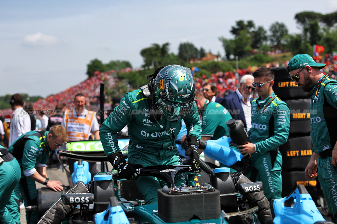 GP IMOLA, Lance Stroll (CDN) Aston Martin F1 Team AMR24 on the grid.

19.05.2024. Formula 1 World Championship, Rd 7, Emilia Romagna Grand Prix, Imola, Italy, Gara Day.

 - www.xpbimages.com, EMail: requests@xpbimages.com © Copyright: Staley / XPB Images