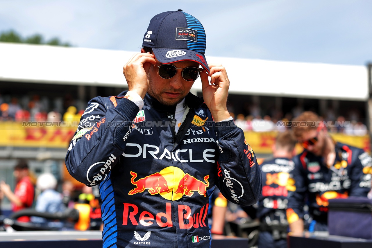 GP IMOLA, Sergio Perez (MEX) Red Bull Racing on the grid.

19.05.2024. Formula 1 World Championship, Rd 7, Emilia Romagna Grand Prix, Imola, Italy, Gara Day.

 - www.xpbimages.com, EMail: requests@xpbimages.com © Copyright: Staley / XPB Images