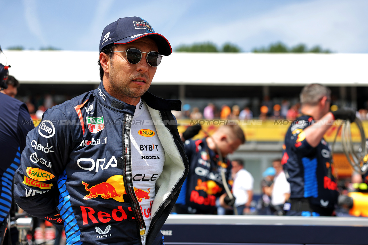 GP IMOLA, Sergio Perez (MEX) Red Bull Racing on the grid.

19.05.2024. Formula 1 World Championship, Rd 7, Emilia Romagna Grand Prix, Imola, Italy, Gara Day.

 - www.xpbimages.com, EMail: requests@xpbimages.com © Copyright: Staley / XPB Images