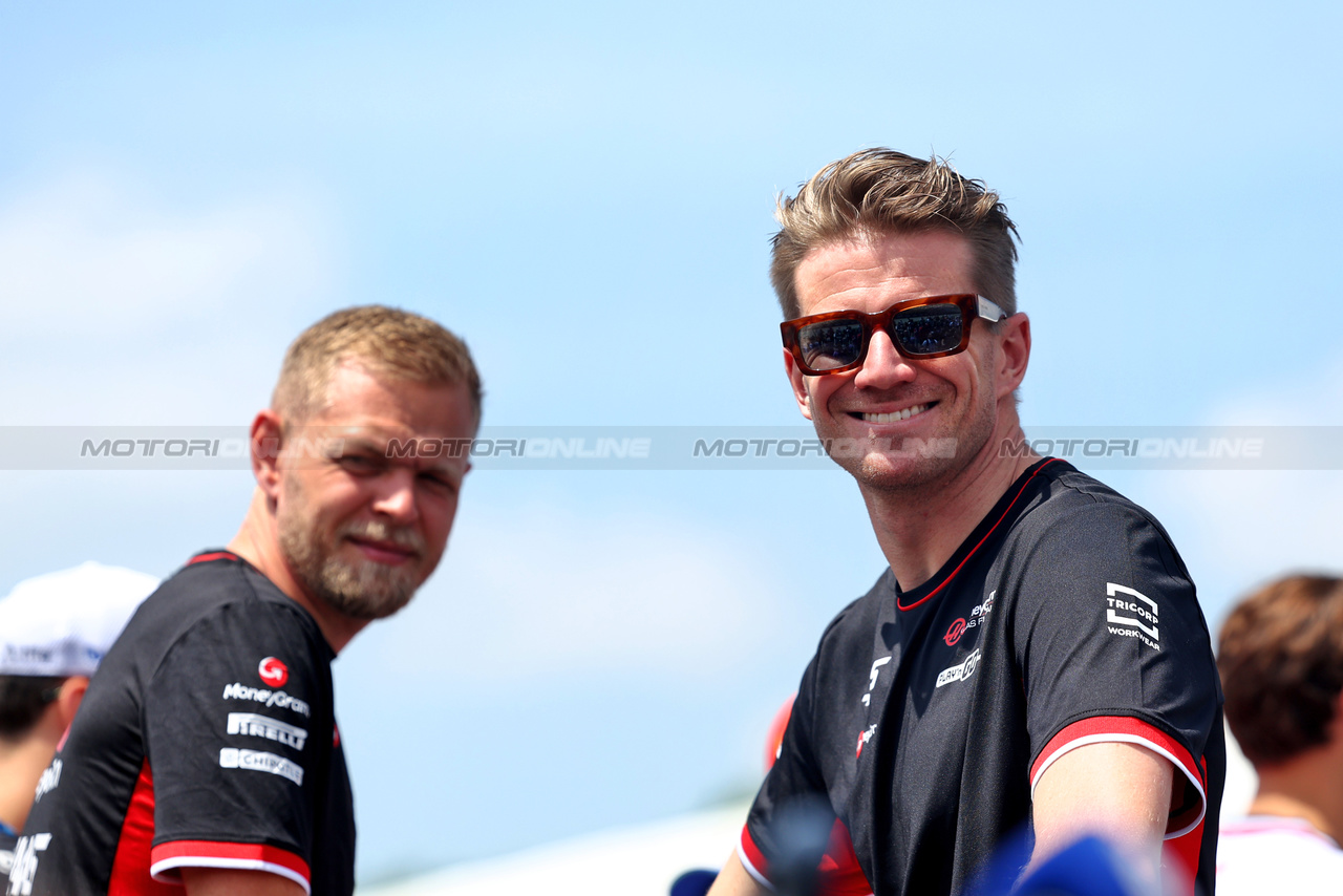 GP IMOLA, Nico Hulkenberg (GER) Haas F1 Team on the drivers' parade.

19.05.2024. Formula 1 World Championship, Rd 7, Emilia Romagna Grand Prix, Imola, Italy, Gara Day.

 - www.xpbimages.com, EMail: requests@xpbimages.com © Copyright: Staley / XPB Images