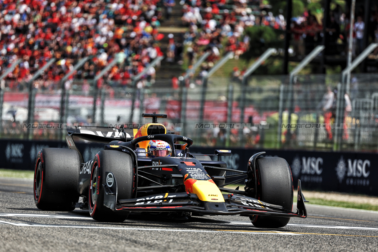 GP IMOLA, Max Verstappen (NLD) Red Bull Racing RB20 on the grid.

19.05.2024. Formula 1 World Championship, Rd 7, Emilia Romagna Grand Prix, Imola, Italy, Gara Day.

 - www.xpbimages.com, EMail: requests@xpbimages.com © Copyright: Staley / XPB Images