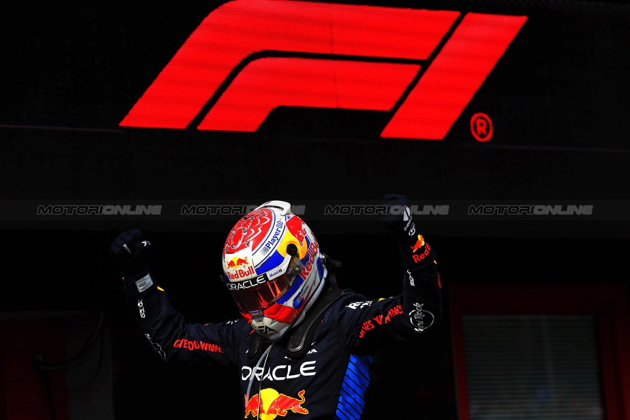 GP IMOLA, Gara winner Max Verstappen (NLD) Red Bull Racing celebrates in parc ferme.

19.05.2024. Formula 1 World Championship, Rd 7, Emilia Romagna Grand Prix, Imola, Italy, Gara Day.

- www.xpbimages.com, EMail: requests@xpbimages.com © Copyright: Batchelor / XPB Images