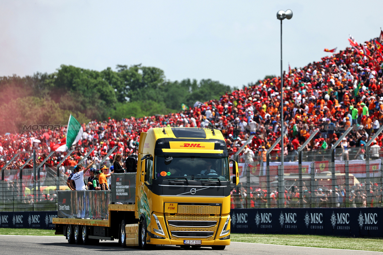 GP IMOLA, Drivers' Parade.

19.05.2024. Formula 1 World Championship, Rd 7, Emilia Romagna Grand Prix, Imola, Italy, Gara Day.

 - www.xpbimages.com, EMail: requests@xpbimages.com © Copyright: Staley / XPB Images