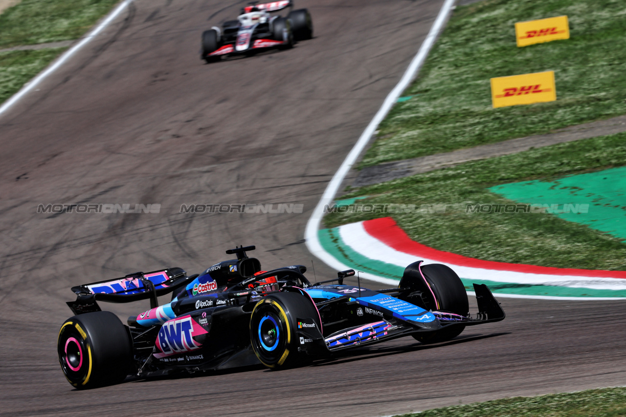 GP IMOLA, Esteban Ocon (FRA) Alpine F1 Team A524.

19.05.2024. Formula 1 World Championship, Rd 7, Emilia Romagna Grand Prix, Imola, Italy, Gara Day.

- www.xpbimages.com, EMail: requests@xpbimages.com © Copyright: Batchelor / XPB Images