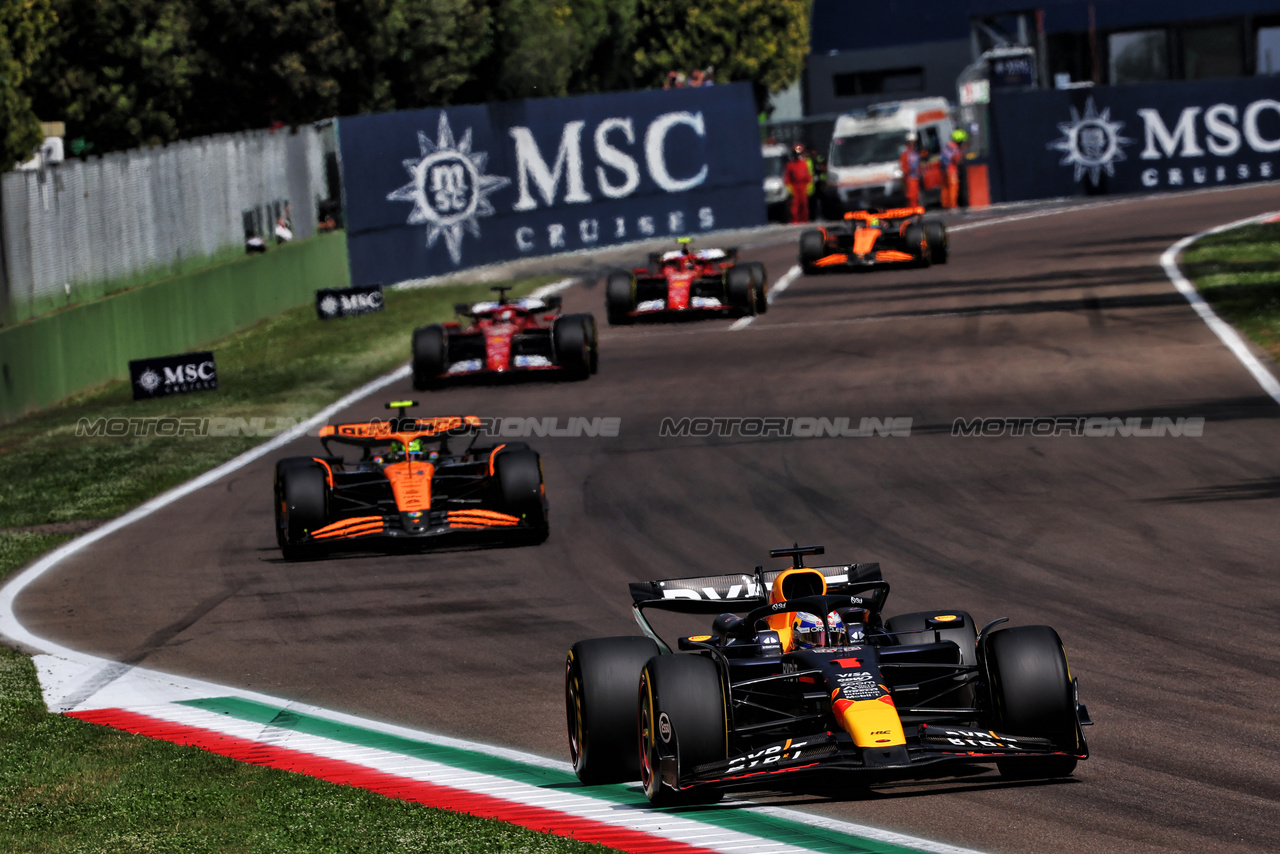GP IMOLA, Max Verstappen (NLD) Red Bull Racing RB20.

19.05.2024. Formula 1 World Championship, Rd 7, Emilia Romagna Grand Prix, Imola, Italy, Gara Day.

- www.xpbimages.com, EMail: requests@xpbimages.com © Copyright: Batchelor / XPB Images