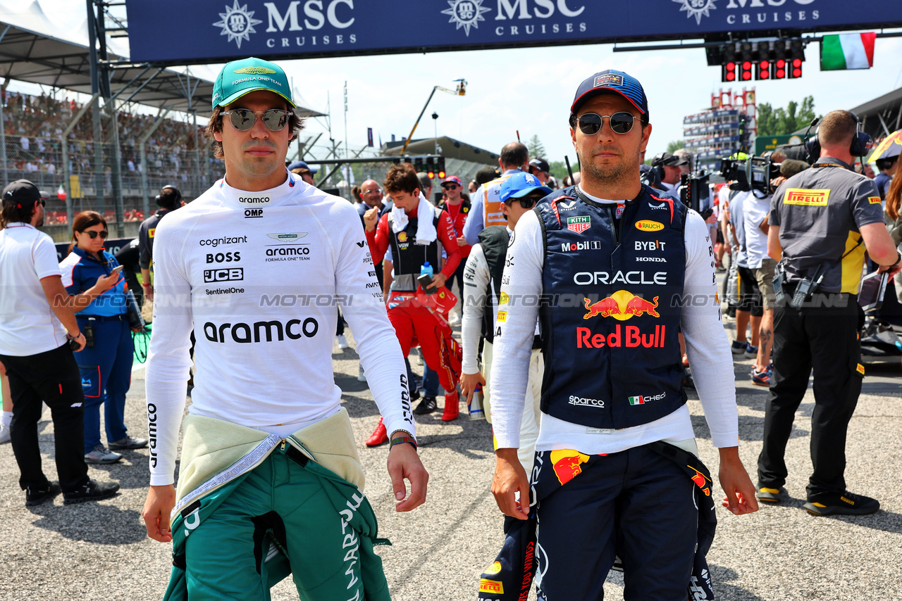 GP IMOLA, (L to R): Lance Stroll (CDN) Aston Martin F1 Team e Sergio Perez (MEX) Red Bull Racing on the grid.

19.05.2024. Formula 1 World Championship, Rd 7, Emilia Romagna Grand Prix, Imola, Italy, Gara Day.

- www.xpbimages.com, EMail: requests@xpbimages.com © Copyright: Batchelor / XPB Images