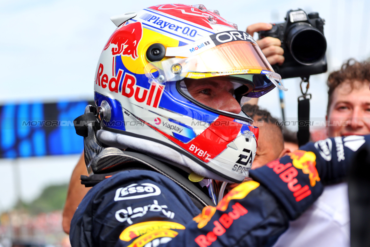 GP IMOLA, Gara winner Max Verstappen (NLD) Red Bull Racing celebrates in parc ferme.

19.05.2024. Formula 1 World Championship, Rd 7, Emilia Romagna Grand Prix, Imola, Italy, Gara Day.

- www.xpbimages.com, EMail: requests@xpbimages.com © Copyright: Batchelor / XPB Images