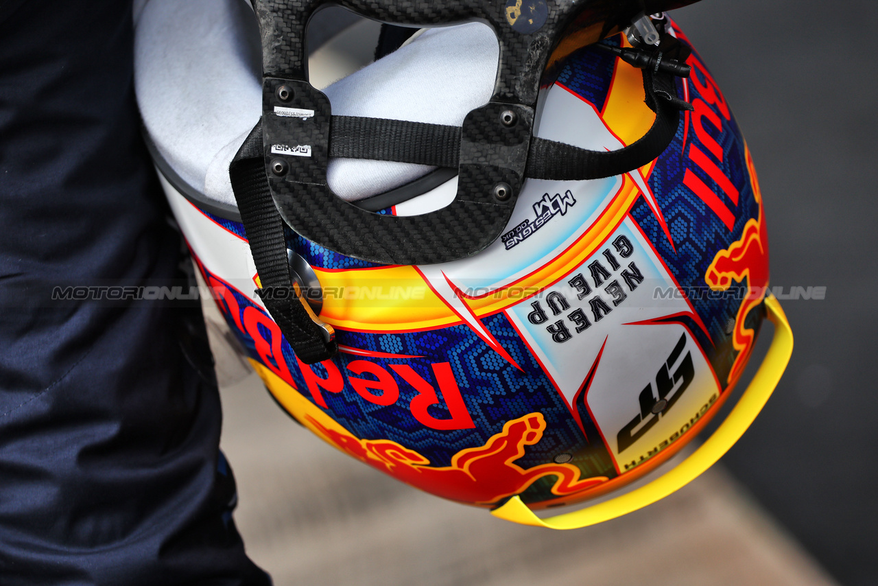 GP IMOLA, The helmet of Sergio Perez (MEX) Red Bull Racing in parc ferme.

19.05.2024. Formula 1 World Championship, Rd 7, Emilia Romagna Grand Prix, Imola, Italy, Gara Day.

- www.xpbimages.com, EMail: requests@xpbimages.com © Copyright: Batchelor / XPB Images