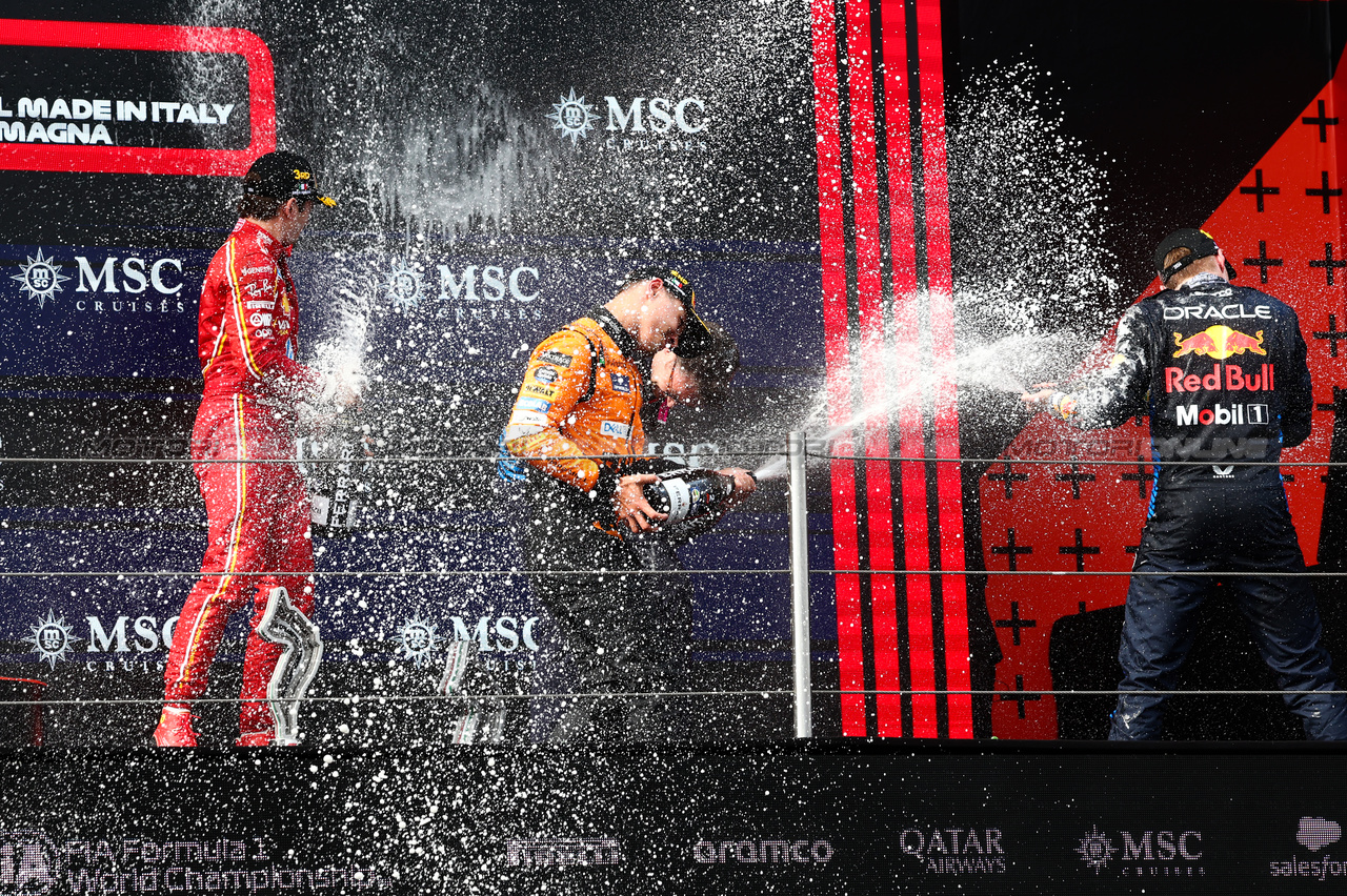 GP IMOLA, David Morgan (GBR) Red Bull Racing Aero Trackside Performance Team Leader Max Verstappen (NLD), Red Bull Racing Charles Leclerc (FRA), Ferrari Lando Norris (GBR), McLaren F1 Team 
19.05.2024. Formula 1 World Championship, Rd 7, Emilia Romagna Grand Prix, Imola, Italy, Gara Day.
- www.xpbimages.com, EMail: requests@xpbimages.com © Copyright: Charniaux / XPB Images