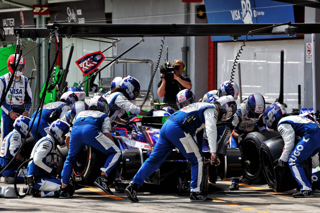 GP IMOLA, Yuki Tsunoda (JPN) RB VCARB 01 makes a pit stop.

19.05.2024. Formula 1 World Championship, Rd 7, Emilia Romagna Grand Prix, Imola, Italy, Gara Day.

- www.xpbimages.com, EMail: requests@xpbimages.com © Copyright: Charniaux / XPB Images