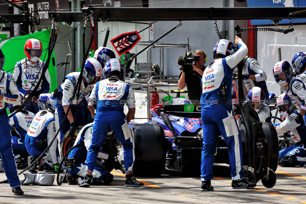 GP IMOLA, Yuki Tsunoda (JPN) RB VCARB 01 makes a pit stop.

19.05.2024. Formula 1 World Championship, Rd 7, Emilia Romagna Grand Prix, Imola, Italy, Gara Day.

- www.xpbimages.com, EMail: requests@xpbimages.com © Copyright: Charniaux / XPB Images